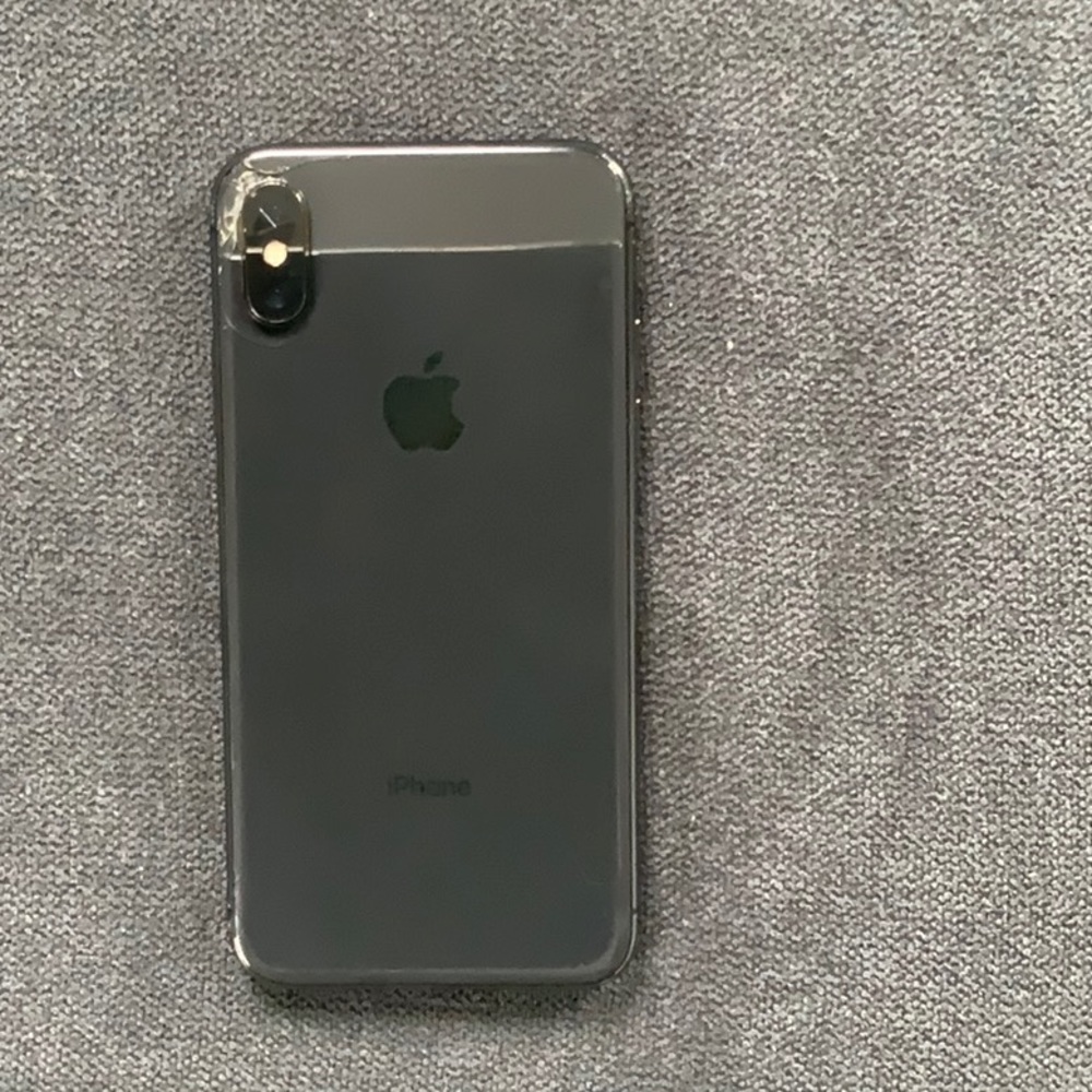 iPhone X - Picture 3 of 6